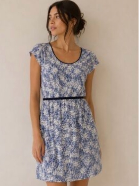 LOFT Dresses & Skirts - LOFT Navy and White Floral Cap-Sleeve Midi Dress